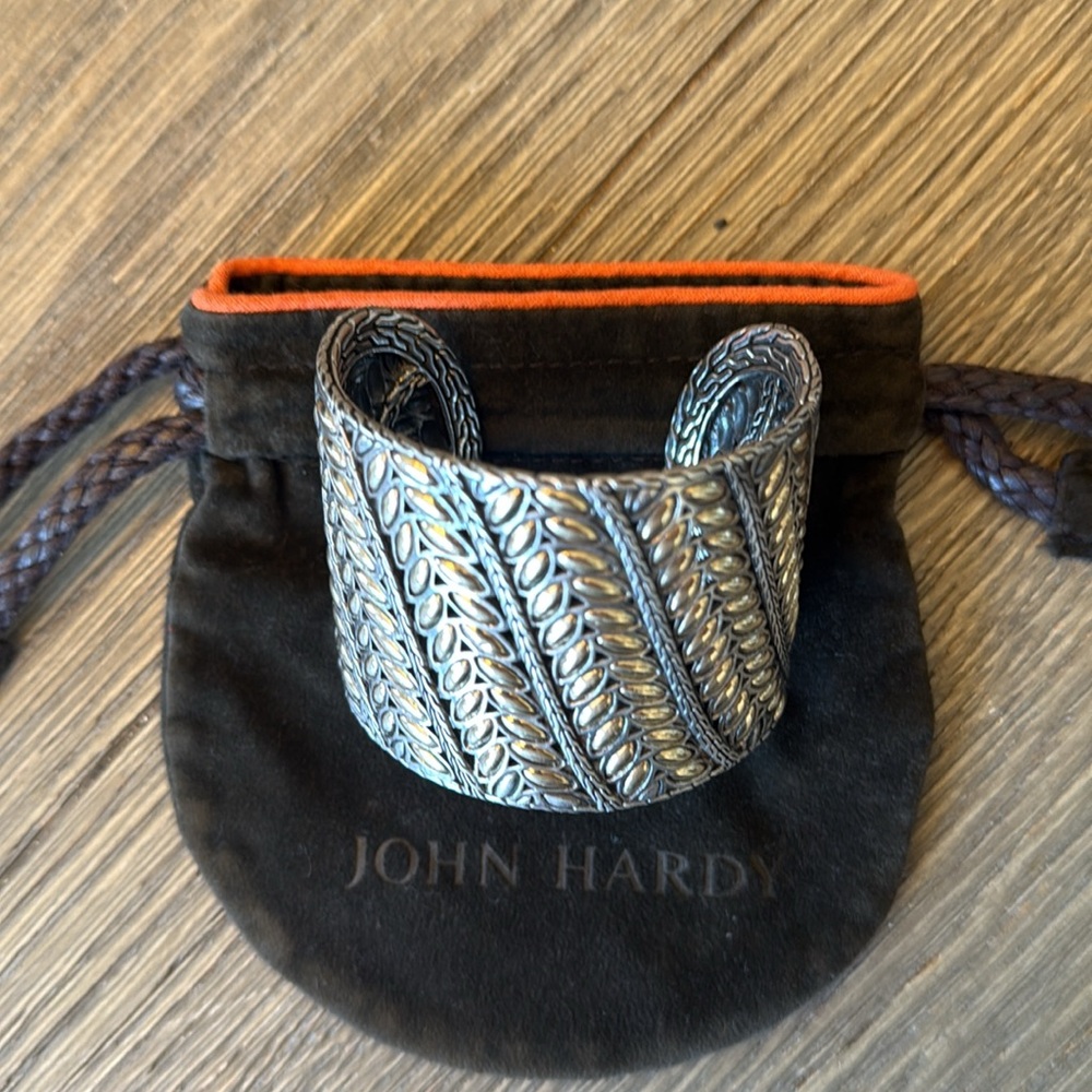 Stunning John Hardy Silver and 18k gold cuff.